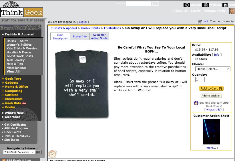 一件 ThinkGeek T 恤,上面印着标语“走开,不然我就用一个很小的 shell 脚本把你替换掉”。